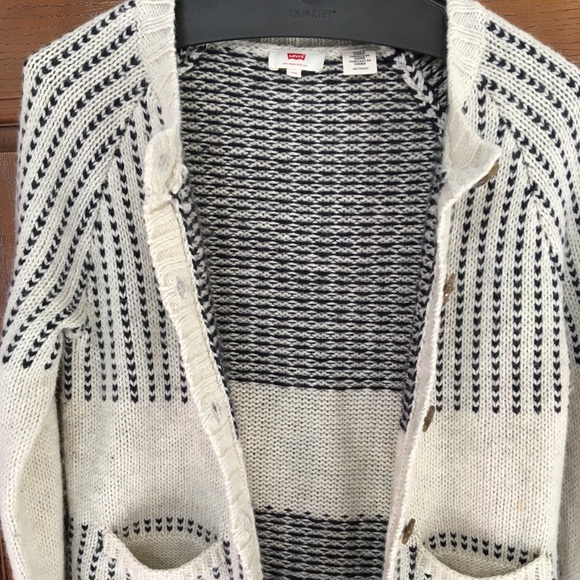 Levi’s Button up Sweater - Picture 3 of 5
